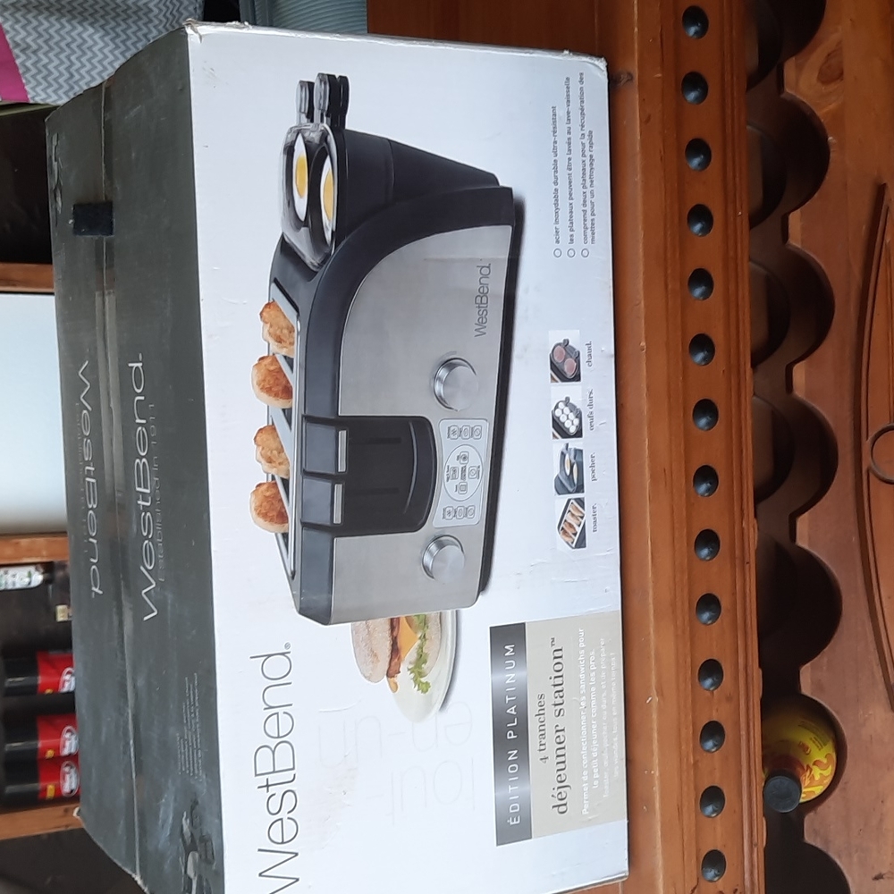 - West Bend 4-Slice Breakfast Station